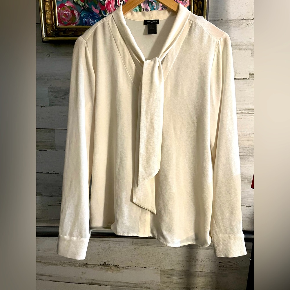 Ann Taylor size small cream color blouse